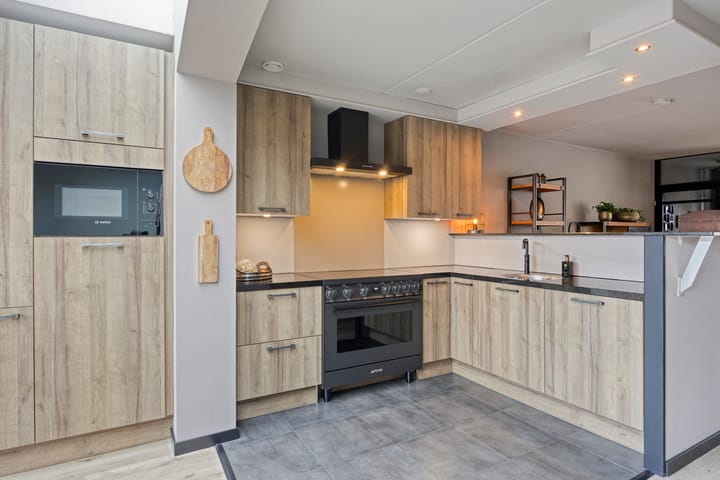 Photo 2 of Gelaarsde Kat 48