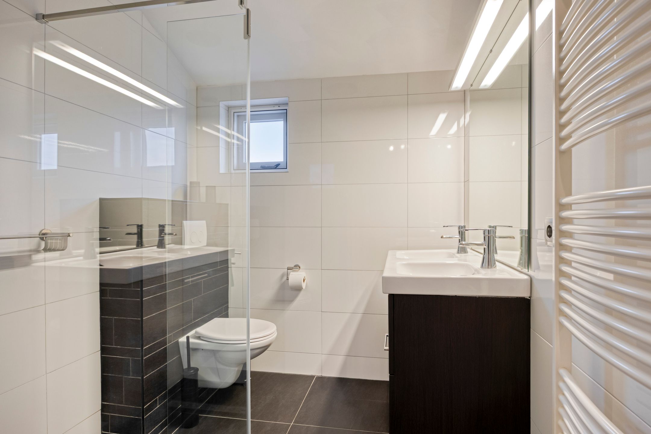 Photo 3 of Gelaarsde Kat 48