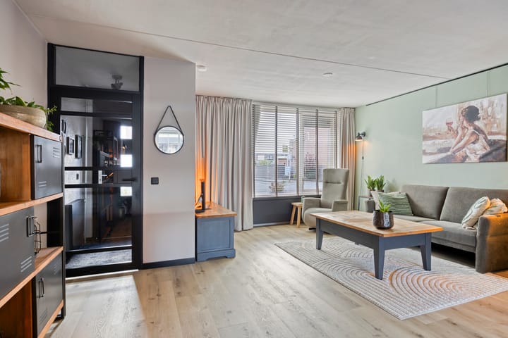 Photo 10 of Gelaarsde Kat 48