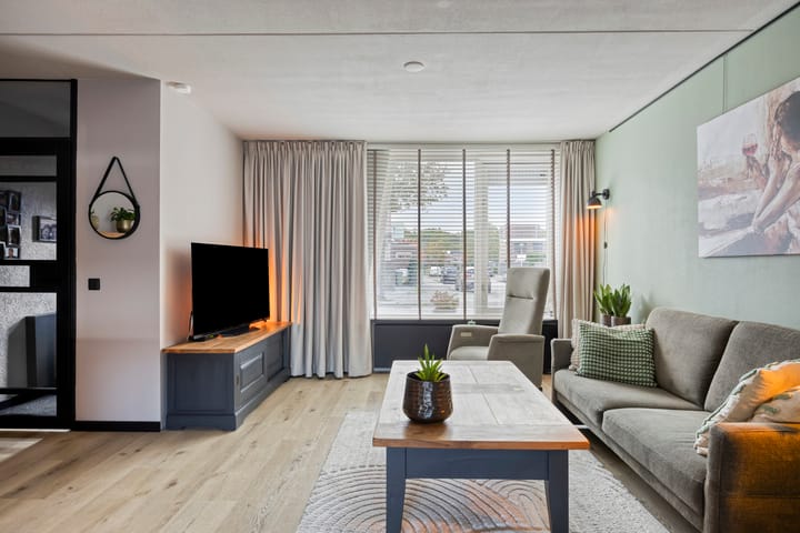 Photo 11 of Gelaarsde Kat 48