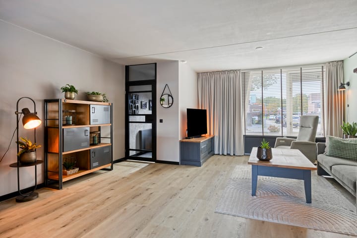 Photo 13 of Gelaarsde Kat 48