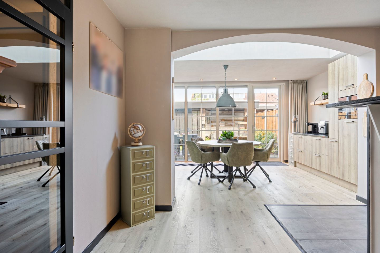 Photo 14 of Gelaarsde Kat 48