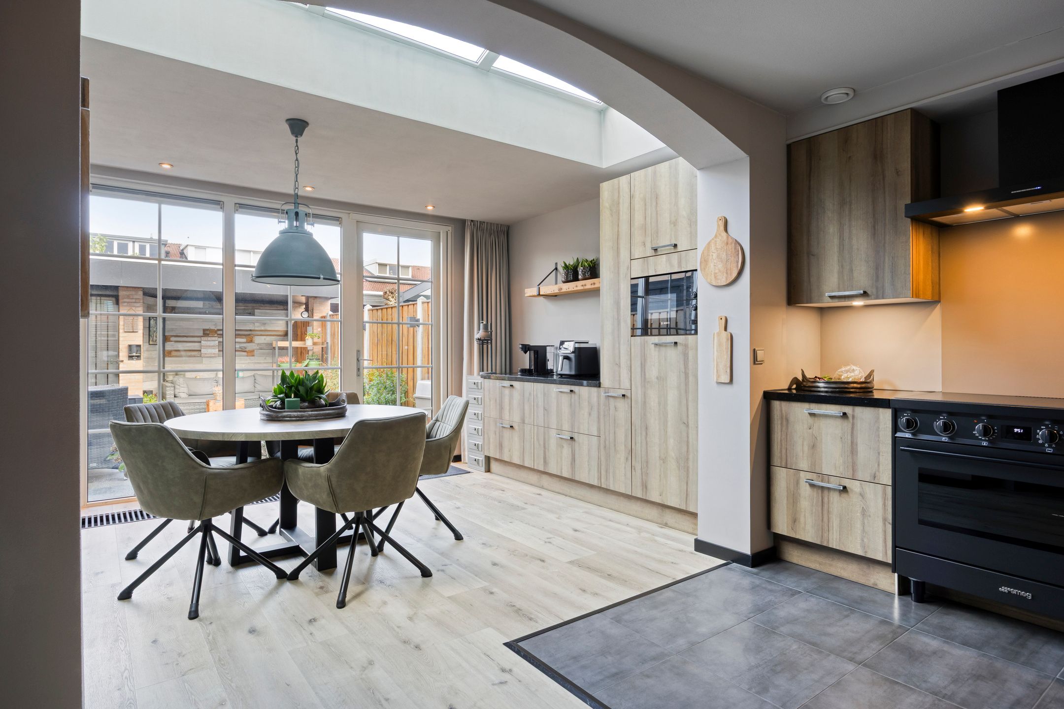 Photo 15 of Gelaarsde Kat 48