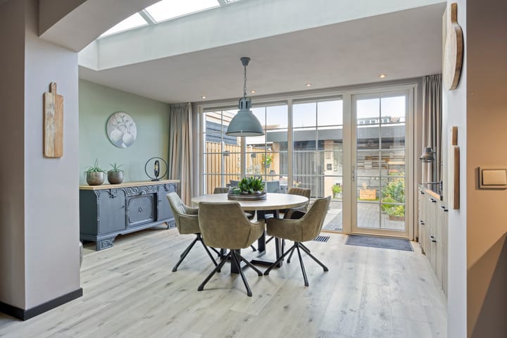 Photo 17 of Gelaarsde Kat 48