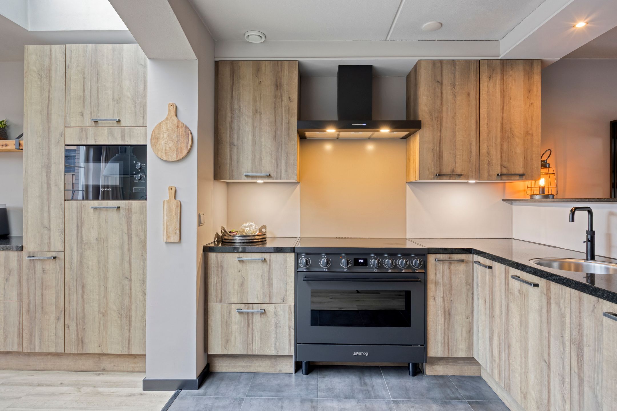 Photo 18 of Gelaarsde Kat 48