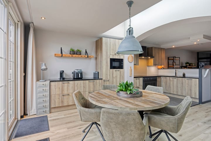 Photo 25 of Gelaarsde Kat 48