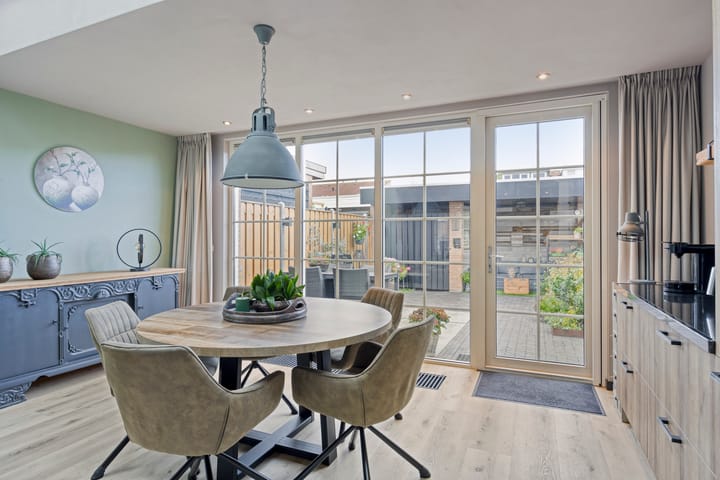 Photo 26 of Gelaarsde Kat 48