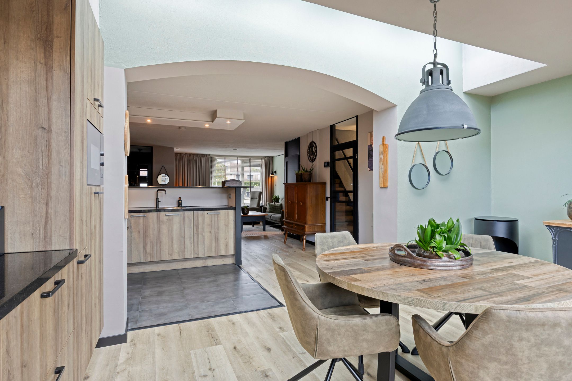 Photo 27 of Gelaarsde Kat 48