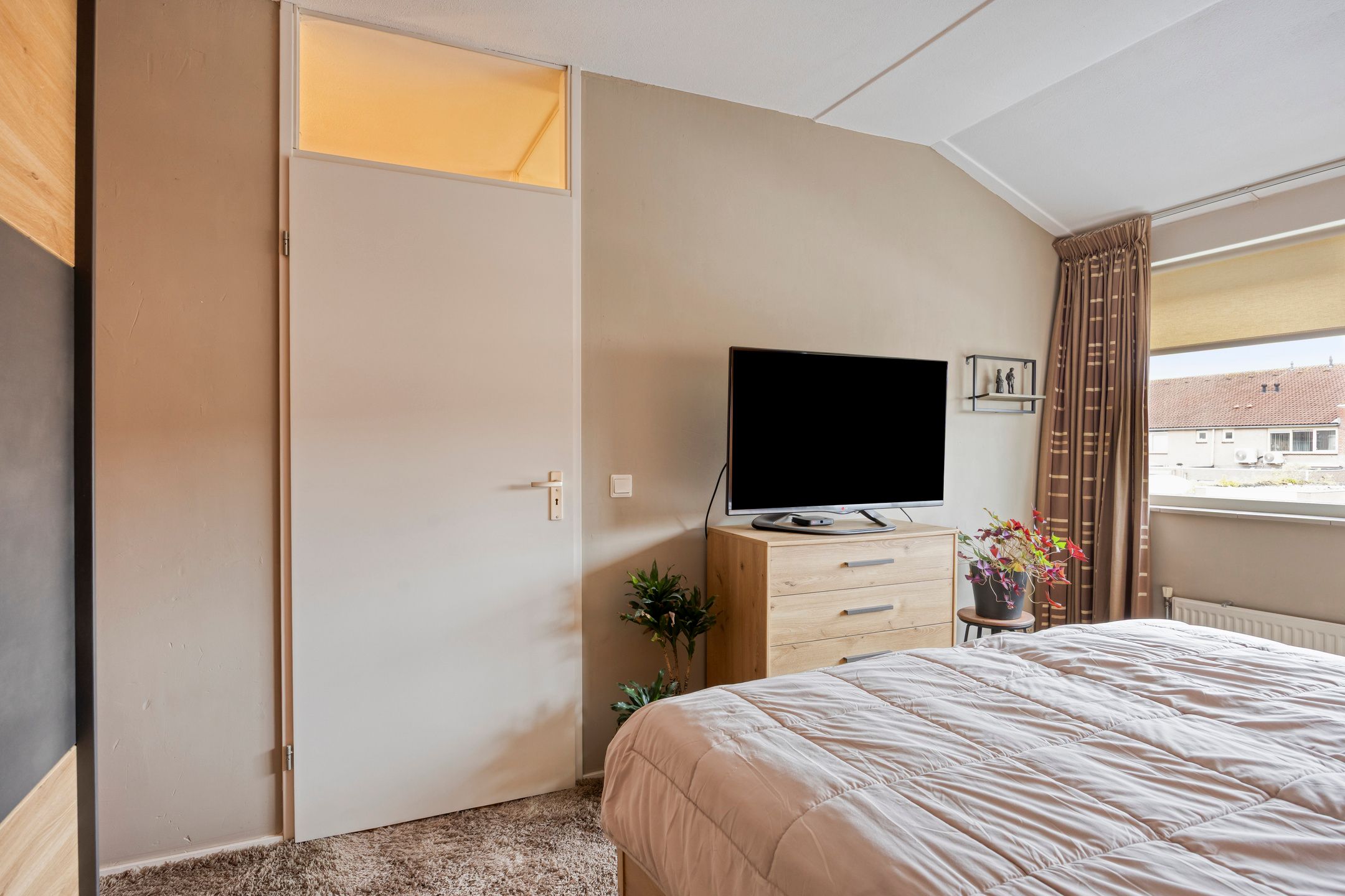 Photo 36 of Gelaarsde Kat 48