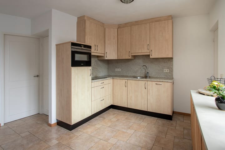 Photo 10 of Dokter Rauppstraat 1-A