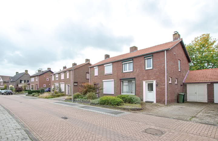 Foto 2 van Esdoornlaan 7