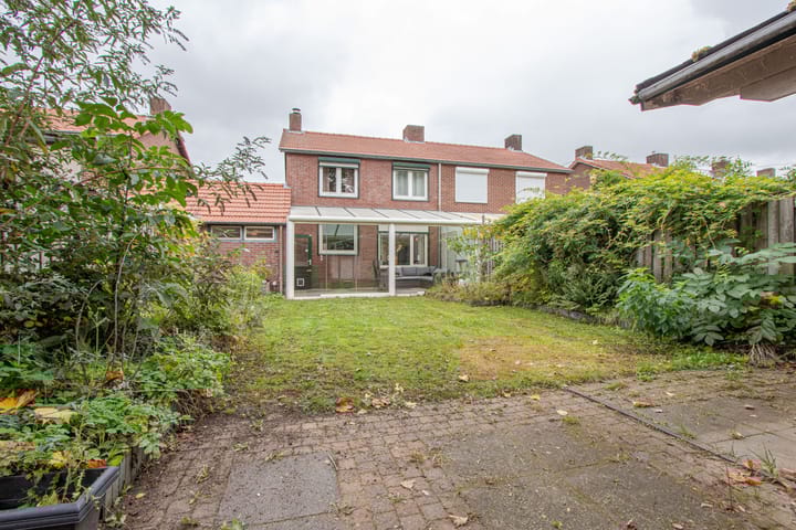 Foto 26 van Esdoornlaan 7