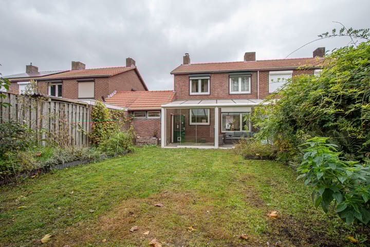 Foto 27 van Esdoornlaan 7