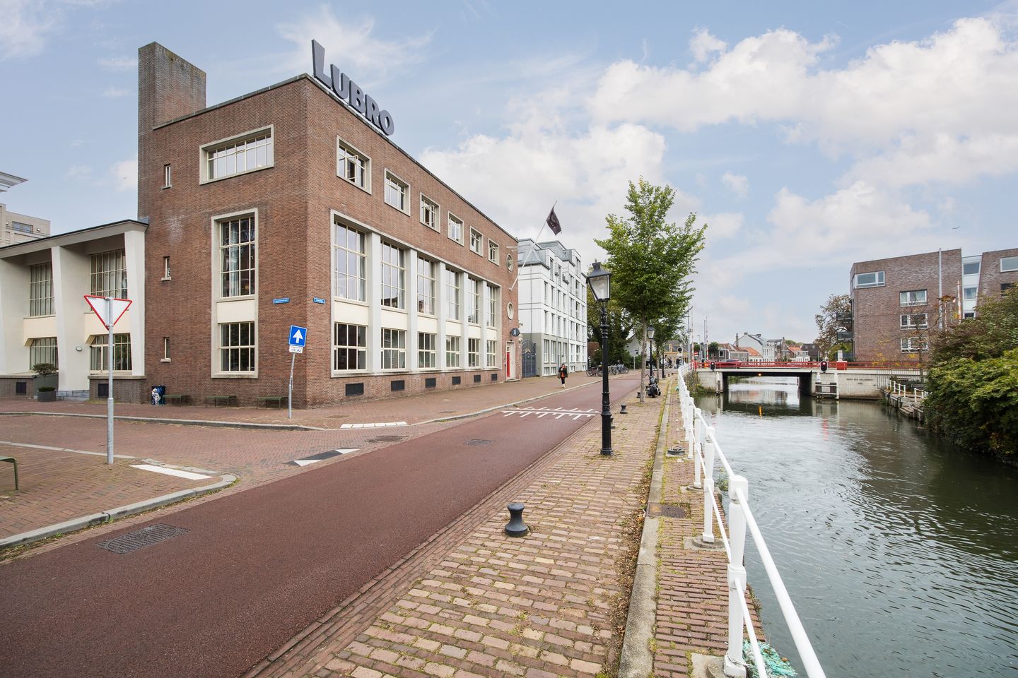 Bekijk foto 3 van Zeedijk 17