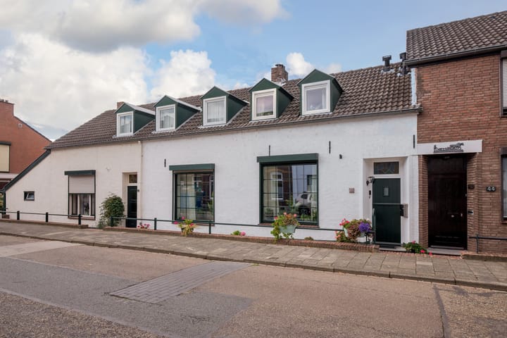 Photo 2 of Dolmansstraat 46