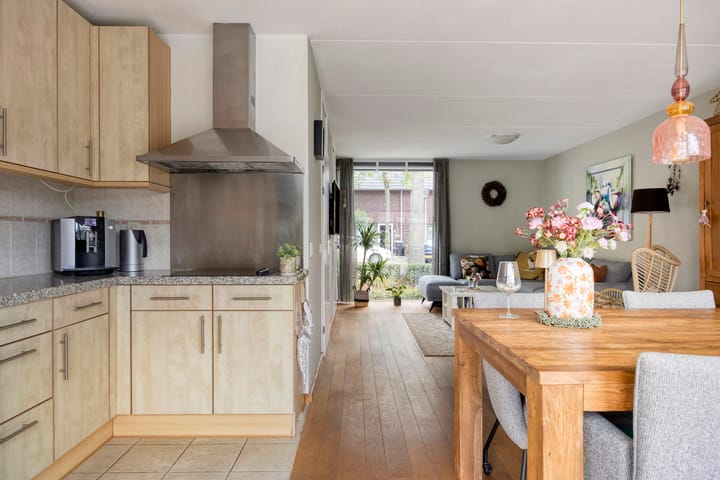 Foto 16 van Roodeschoolstraat 34