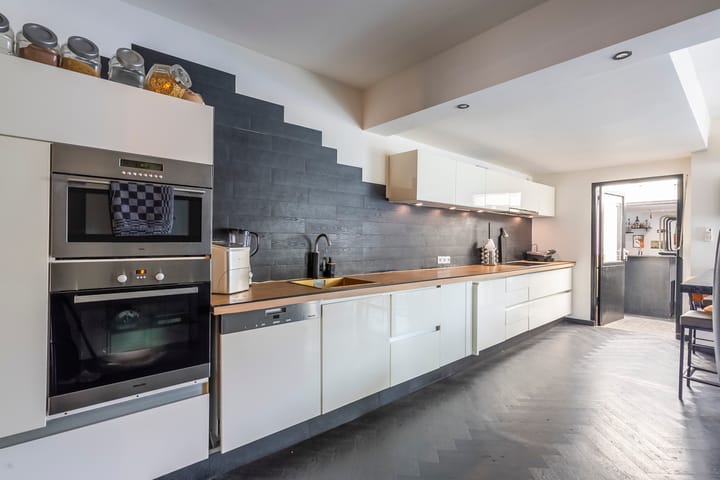 Photo 10 of Heiveldstraat 61