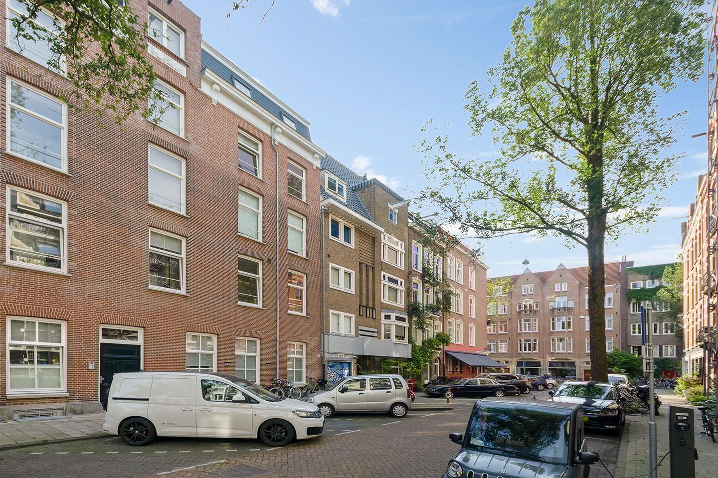 View photo 2 of De Genestetstraat 13-H