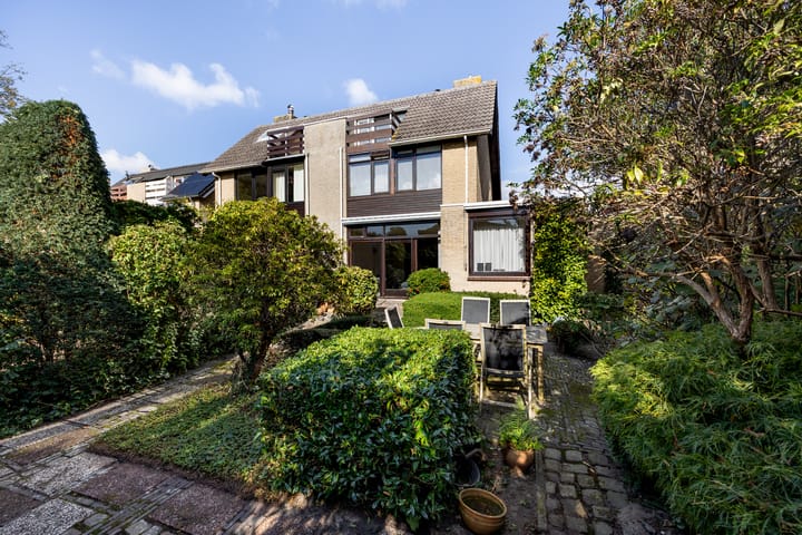 Photo 2 of Alpenroos 6