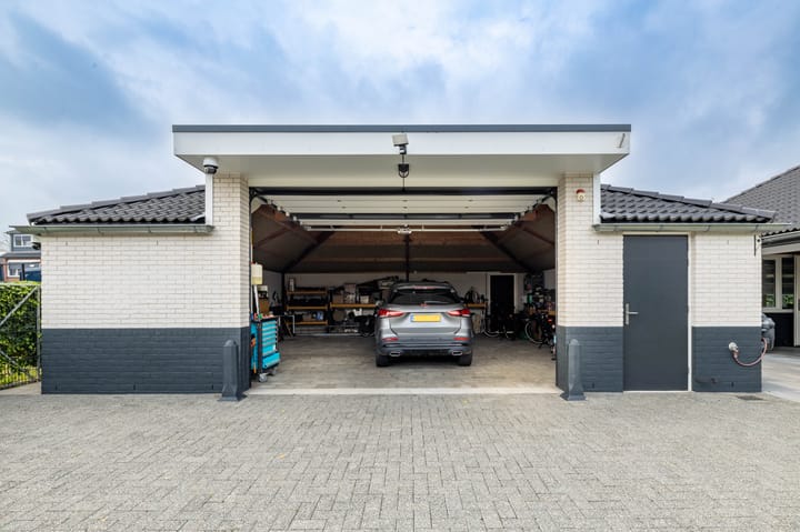 Photo 26 of Andreas Schelfhoutstraat 19