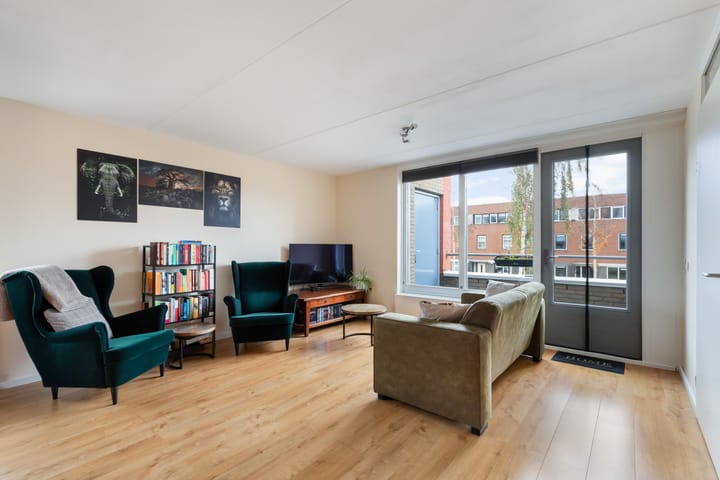 Photo 2 of Galjoen 89