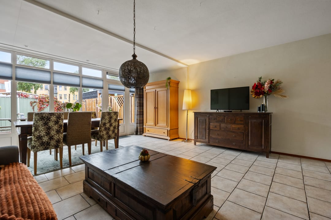 Photo 2 of Suze Robertsonstraat 27