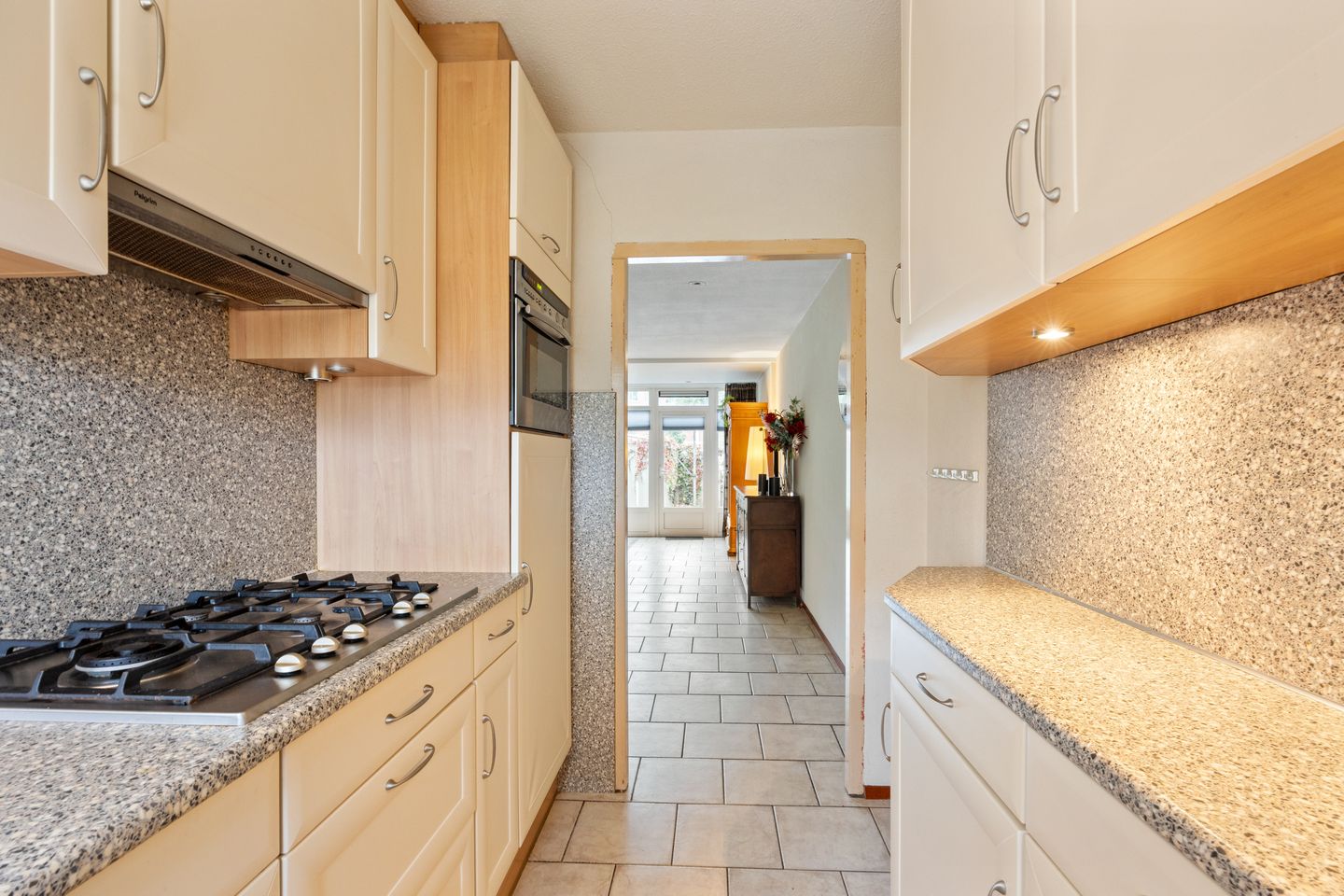 Photo 14 of Suze Robertsonstraat 27