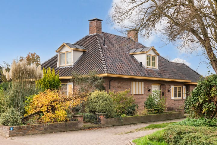 Photo 2 of Peuscher 4