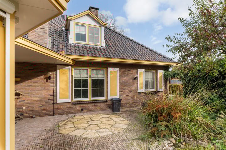 Photo 3 of Peuscher 4