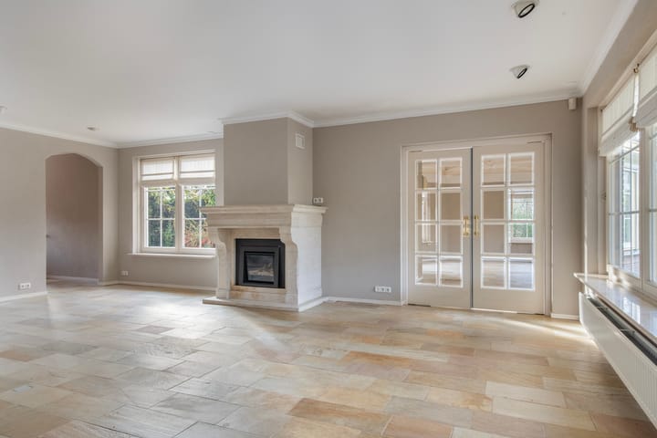 Photo 14 of Peuscher 4