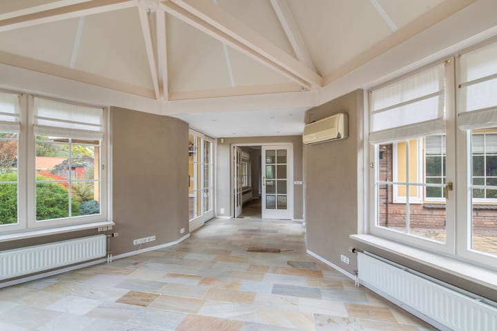 Photo 17 of Peuscher 4