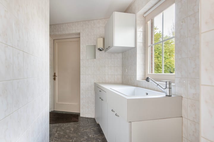 Photo 21 of Peuscher 4