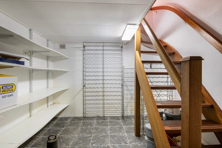 Photo 29 of Peuscher 4