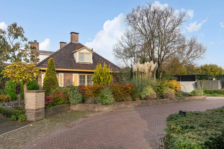 Photo 48 of Peuscher 4