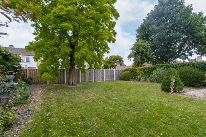 Foto 56 van Azaleastraat 1-A