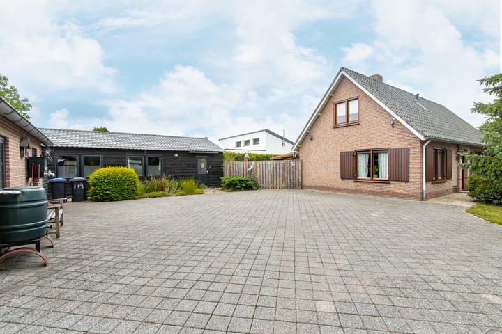 Foto 60 van Azaleastraat 1-A