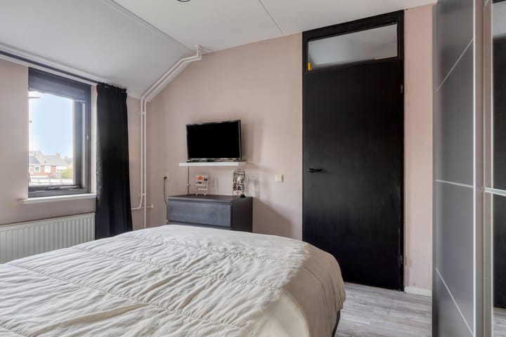 Photo 19 of Meidoornstraat 5