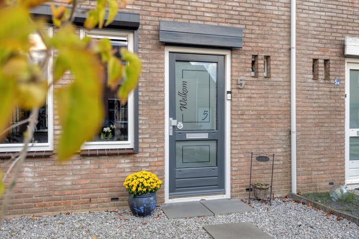Photo 32 of Meidoornstraat 5