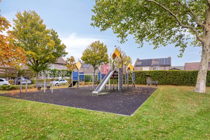 Photo 37 of Meidoornstraat 5