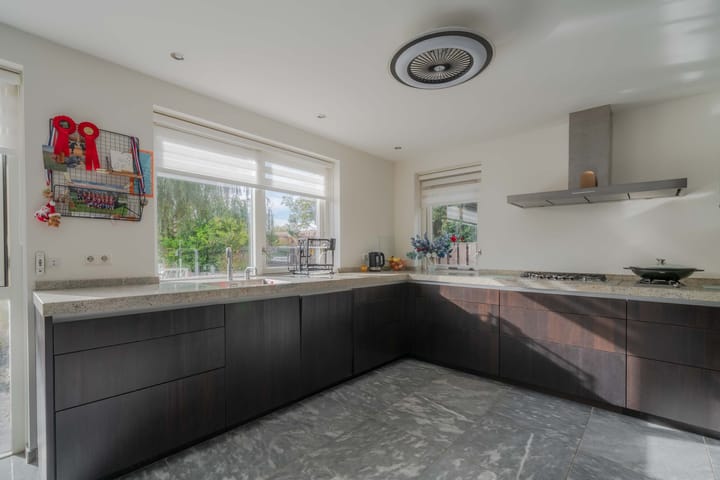 Photo 14 of Molefinne 42