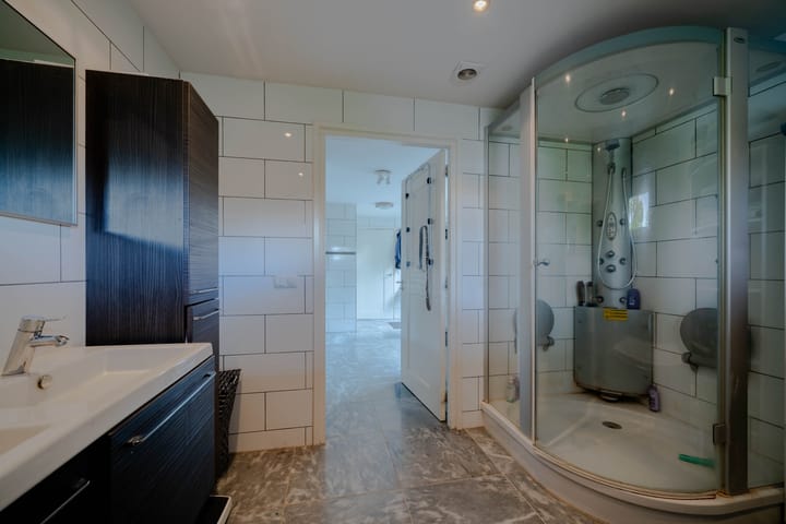 Photo 20 of Molefinne 42