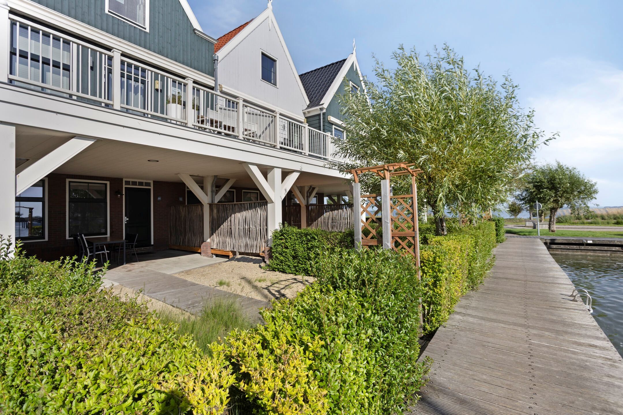 2-bedroom freehold villa in Uitdam — photo 2 of 5