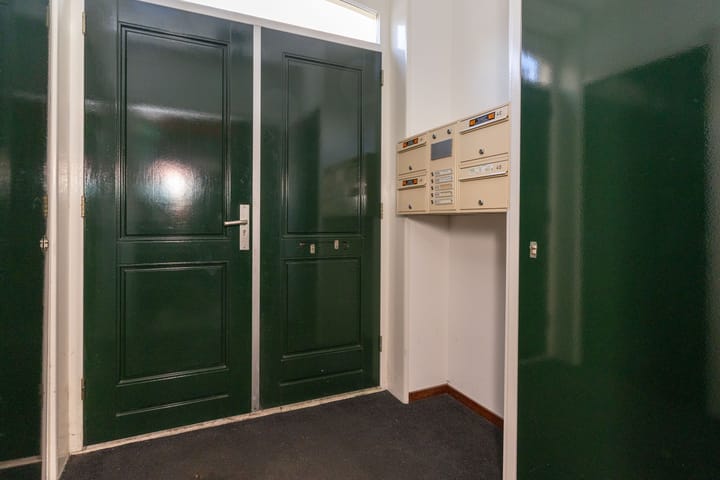 Photo 2 of Leliestraat 4-A