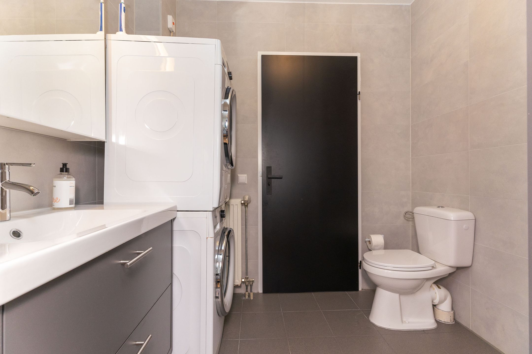 Photo 18 of Leliestraat 4-A