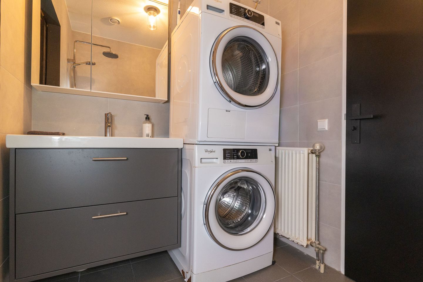 Photo 19 of Leliestraat 4-A