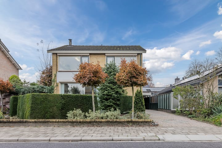 Photo 2 of Esdoornstraat 2-A