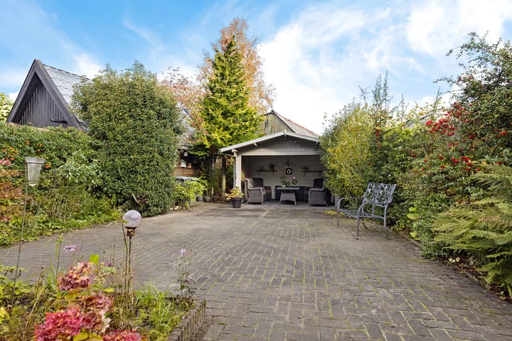 Photo 3 of Anna van Ewsumstraat 11