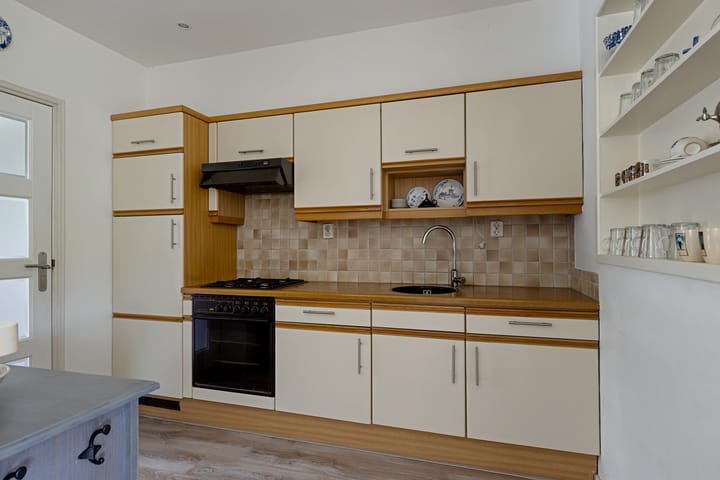 Photo 13 of Anna van Ewsumstraat 11