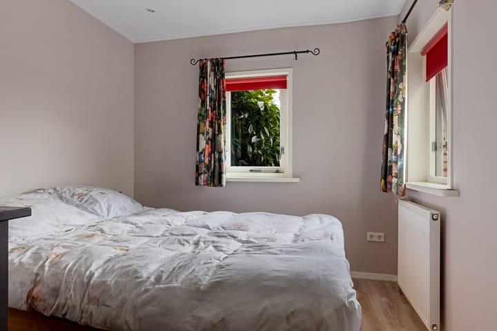 Photo 16 of Anna van Ewsumstraat 11