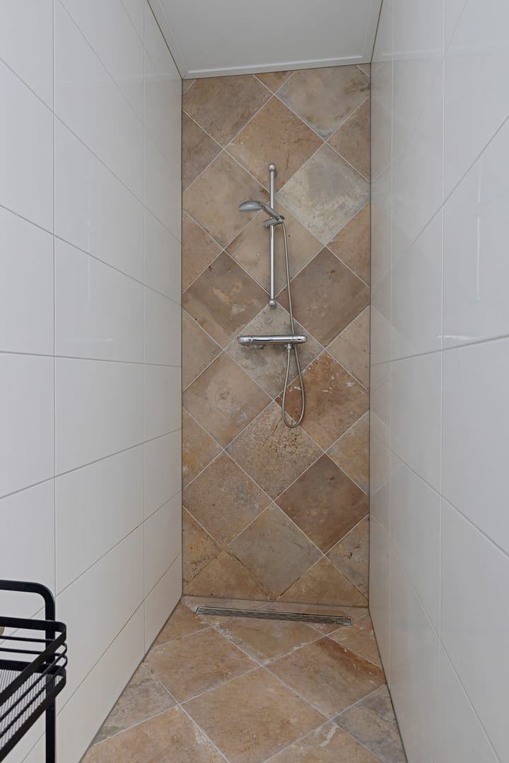 Photo 18 of Anna van Ewsumstraat 11